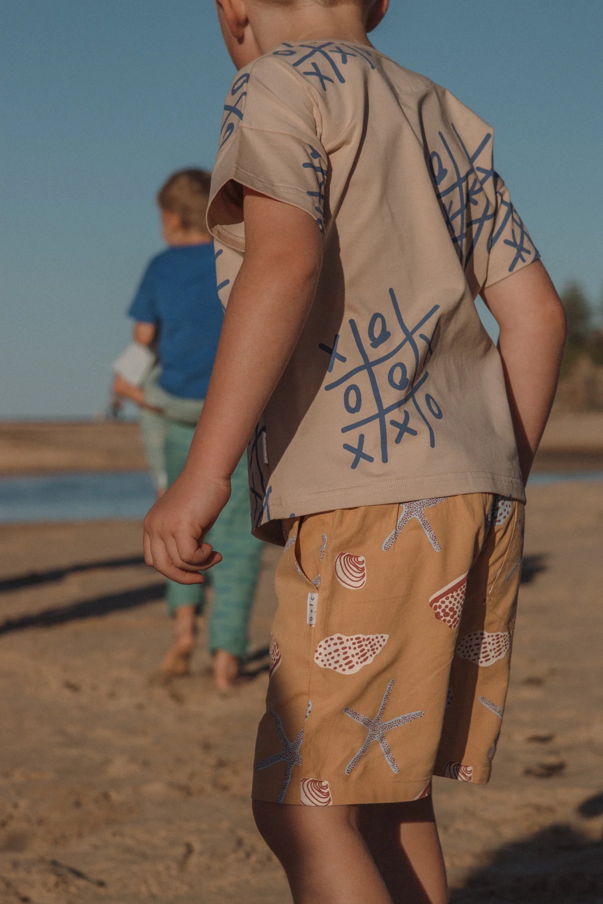 O + TC | Shells Mid Shorts - Sand